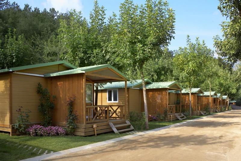 Bassegoda Park Albanya Exterior photo